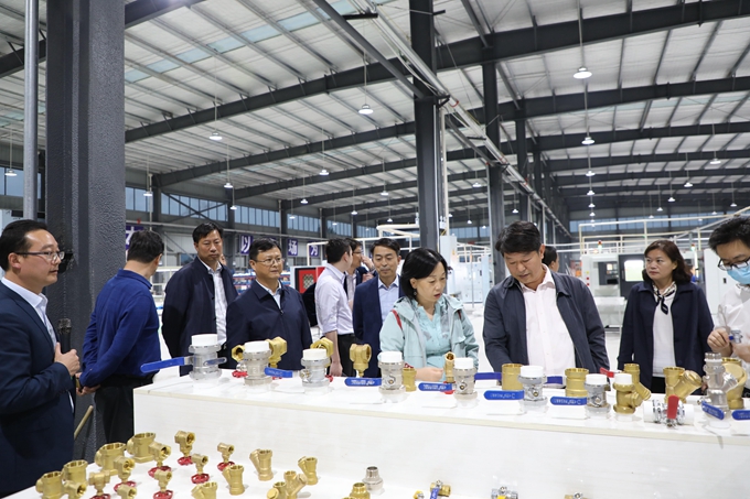 全市三季度招商引资项目现场会与会代表深度考察竹科展览展示服务体系
